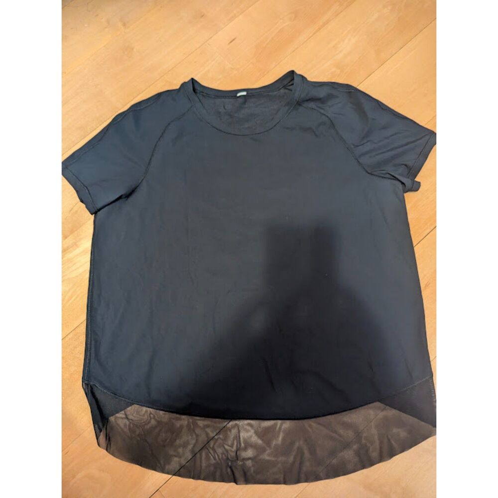 Lululemon Black and Mesh Short Sleeve Tee Top Lightweight 2/4?